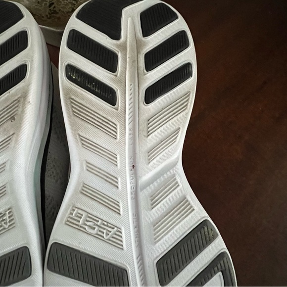 APL Women's 7.5 TechLoom Pro X Sneakers Running Shoes EUC White Black - Picture 11 of 12